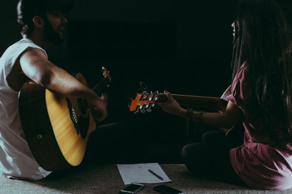 Top ateliers de guitare à Toulon pour tous les niveaux